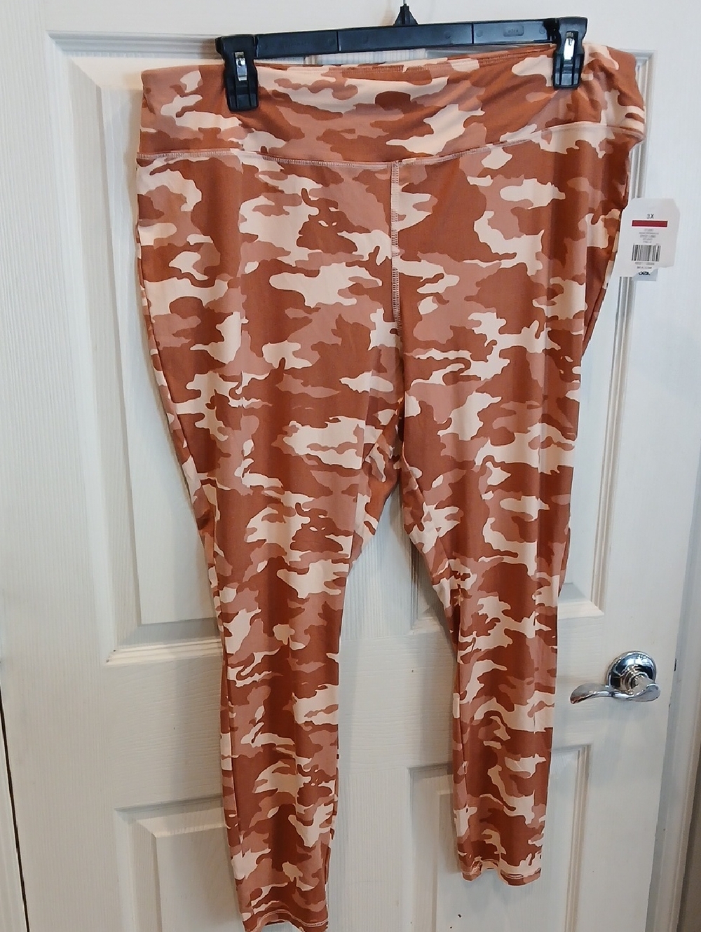 Wonderly Rust, Peach, & Cream Camo Leggings